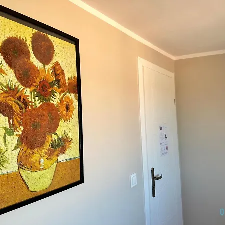 Gogh - 10 Minutes To Old Town & Sea Homestay *