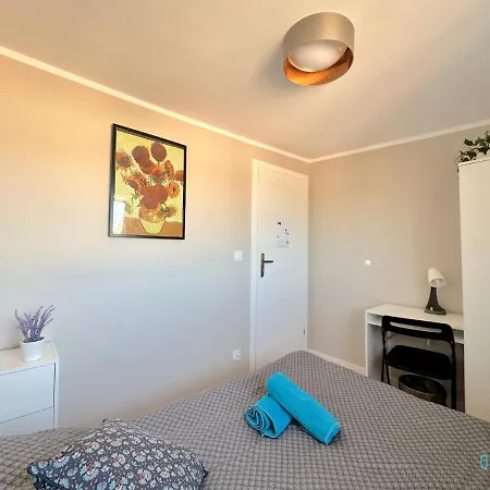 Gogh - 10 Minutes To Old Town & Sea Homestay