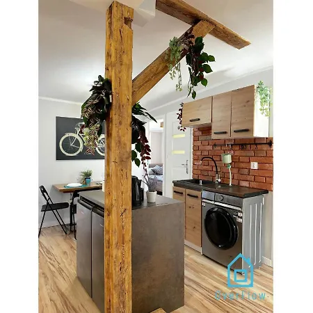 Gogh - 10 Minutes To Old Town & Sea Homestay