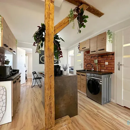 Gogh - 10 Minutes To Old Town & Sea Homestay *