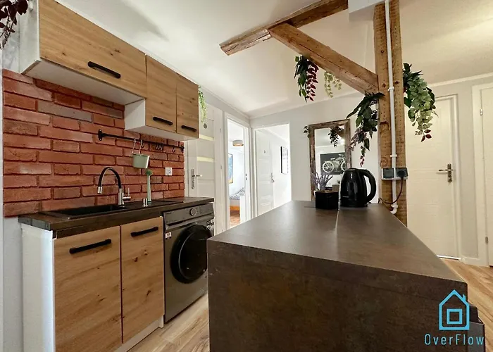 ホームステイ Gogh - 10 Minutes To Old Town & Sea *